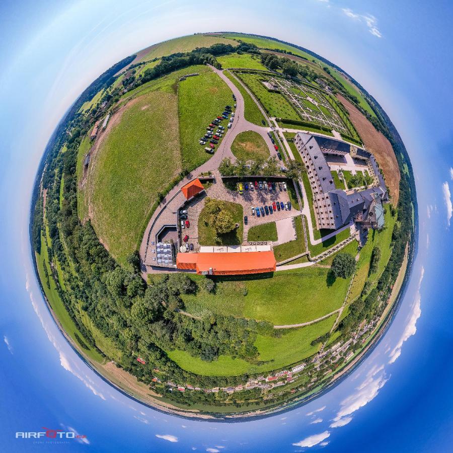 Penzion Na Fare Dubenec Buitenkant foto