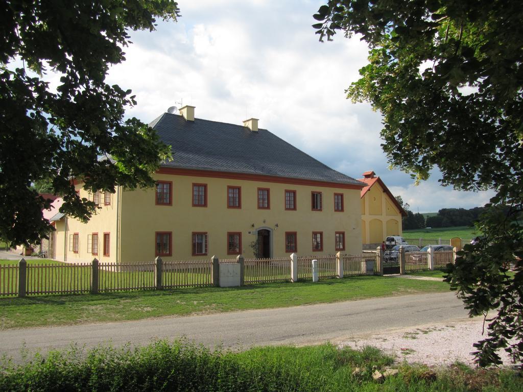 Penzion Na Fare Dubenec Buitenkant foto